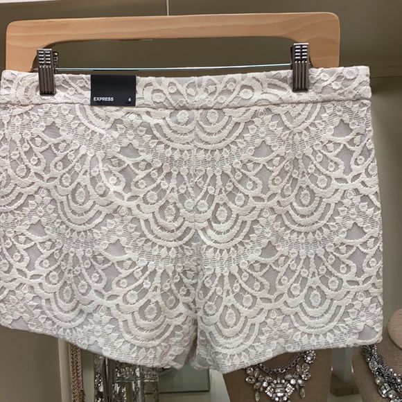 Off white shorts - Picture 2 of 4